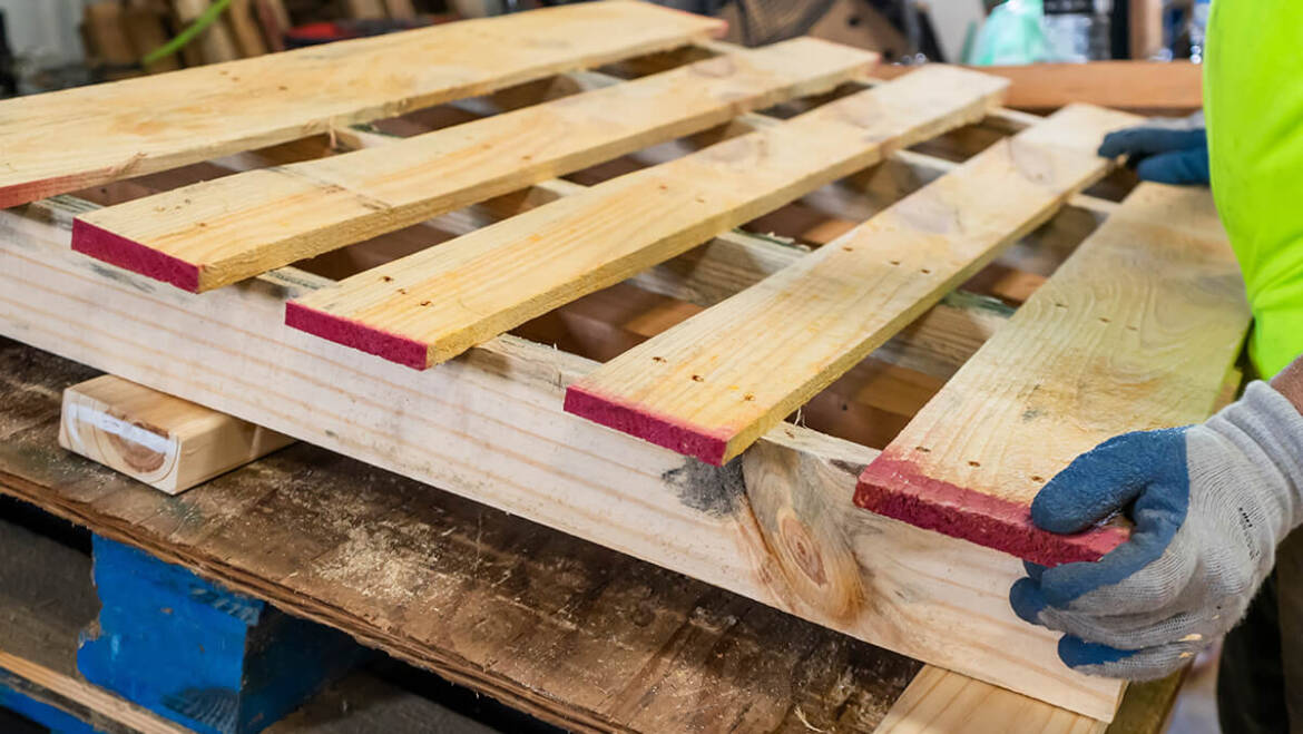 11 Hidden Costs of Using Damaged Wood Pallets in Your Supply Chain