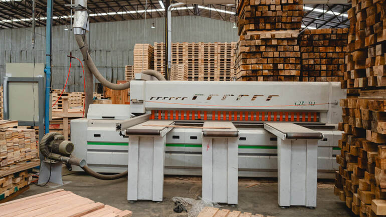 How Damaged Wood Pallets Slow Down Loading and Increase Safety Risks