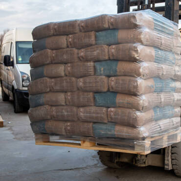 Why Are More Canadian Manufacturers Investing in Custom Wood Pallets?