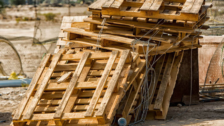 How Can Businesses Reduce Waste with Recycled Wood Pallets?